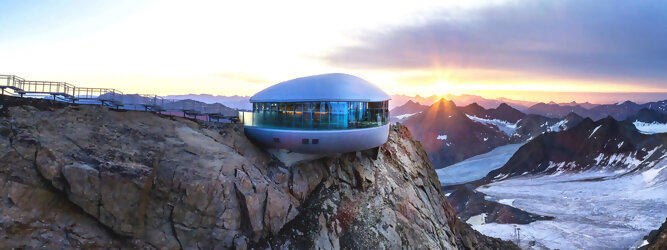 Stadt Urlaub Innsbruck - Mit seiner freischwebenden Terrasse bietet DAS 3440 auf einer Seehöhe von 3.440 m eine faszinierende Aussicht. Das höchstgelegene Kaffeehaus Österreichs ist im wahrsten Sinne des Wortes Tirols neuer Höhepunkt.